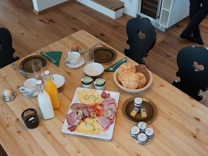 Mountainbike Urlaub - Fahrradraum: vorhanden - Frühstücks-Service in den Chalets - Trattlers Hof-Chalets