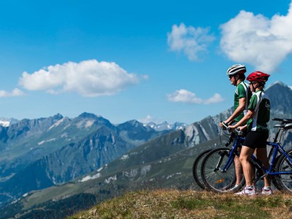 Mountainbike Urlaub - Hotel-Schwerpunkt: Mountainbike & Wellness - Nationalpark Hohe Tauern

Matrei in Osttirol hat das Glück, sich mitten im größten Nationalpark Mitteleuropas zu befinden. Das Hotel Goldried ist der ideale Ausgangspunkt um eine Erkundungstour durch die Nationalparklandschaft zu starten.  - Hotel Goldried