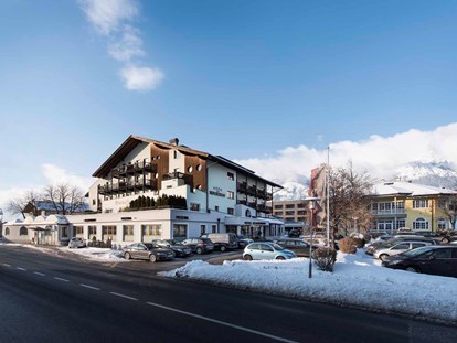 Mountainbike Urlaub - Bikeparks - Tirol - Hausansicht im Winter - 4**** DER RESCHENHOF