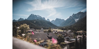 Mountainbike Urlaub - Umgebungsschwerpunkt: Fluss - Trentino-Südtirol - Blick vom Balkon auf die Sextner Dolomiten - Bikehotel Alpenblick