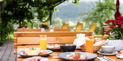 Mountainbike Urlaub - Leogang - Stoa-Breakfast auf der Terrasse - Das Stoaberg