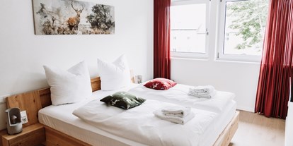 Mountainbike Urlaub - Preisniveau: moderat - Deutschland - Schlafzimmer mit Doppelbett im Clemensberg Apartment  - My Lodge Winterberg