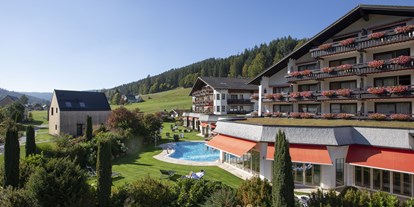 Mountainbike Urlaub - Pools: Schwimmteich - Deutschland - Hotel Engel Obertal Wellnesshotel Schwarzwald Outdoorpool Meerwasser - Hotel Engel Obertal