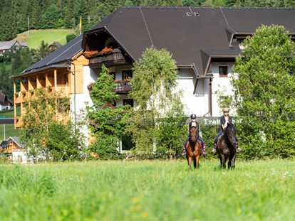 Mountainbike Urlaub - Garten - Hauseigener Reitstall - Austritte in der Natur - Hotel GUT Trattlerhof & Chalets****