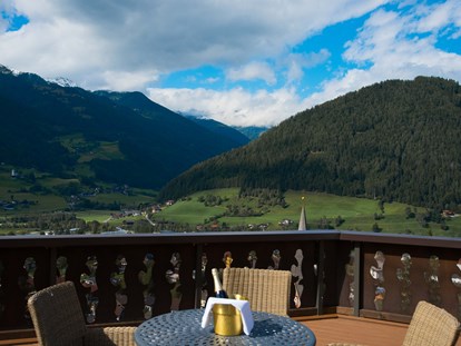 Mountainbike Urlaub - Hotel-Schwerpunkt: Mountainbike & Wandern - Peak room - Sonnenterrasse - Hotel Goldried