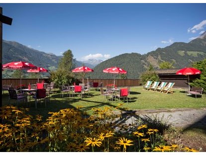 Mountainbike Urlaub - Hotel-Schwerpunkt: Mountainbike & Familie - Piaobar Terasse mit Panorama Nationalpark Hohe Tauern - Hotel Goldried