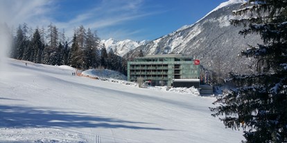 Mountainbike Urlaub - Schwimmen - Tirol - Ausßenansicht Skipiste - Hotel MyTirol