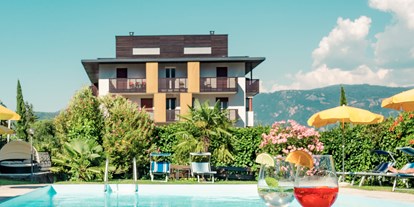 Mountainbike Urlaub - Bikeverleih beim Hotel: Zubehör - Trentino-Südtirol - Outdoor-Pool zum Relaxen - Hotel Traminerhof