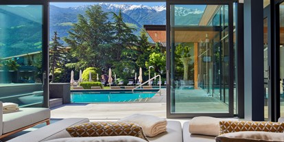 Mountainbike Urlaub - Trentino-Südtirol - Relax-Ruheraum mit Blick in den Garten - Feldhof DolceVita Resort