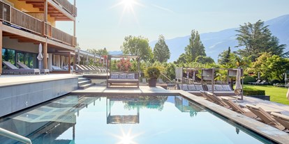 Mountainbike Urlaub - Schwimmen - Trentino-Südtirol - Solepool 34 °C im Garten - Feldhof DolceVita Resort