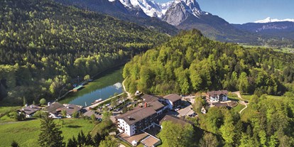 Mountainbike Urlaub - Bikeverleih beim Hotel: Mountainbikes - Deutschland - Das Riessersee liegt umgeben von Natur und Bergen. - Riessersee Hotel
