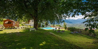 Mountainbike Urlaub - Fahrradwaschplatz - Trentino-Südtirol - Großer Garten mit Pool - Hotel Sigmundskron