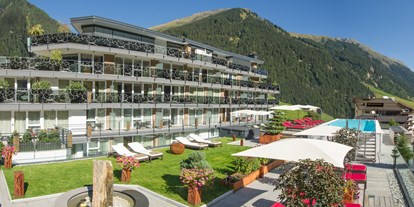 Mountainbike Urlaub - Pools: Außenpool beheizt - Tirol - Bike- und Wellnesshotel Fliana