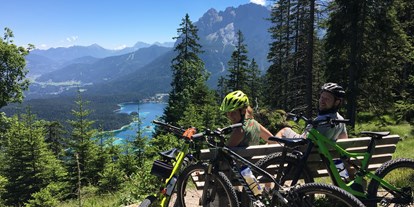 Mountainbike Urlaub - MTB-Region: AT - Tiroler Zugspitz Arena - Tirol - Wir biken zum Eibsee über die Thörlen.  - Sporthotel Schönruh