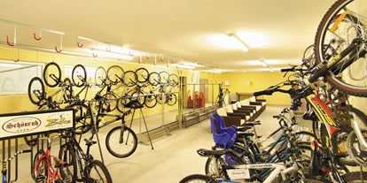 Mountainbike Urlaub - Tirol - Unser Bikeraum auf 170m² - Sporthotel Schönruh