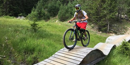 Mountainbike Urlaub - Parkplatz: kostenlos beim Hotel - Tirol - "BikeART" im Naudererhof = just feel good! - Alpin ART & SPA Hotel Naudererhof