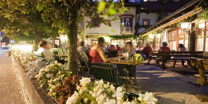 Mountainbike Urlaub - Parkplatz: gebührenpflichtig beim Hotel - Tirol - der Gastgarten: der perfekte Platz für ein kühles Bier nach der Radpartie - Landhotel zum Oberwirt
