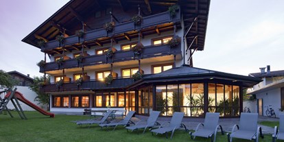 Mountainbike Urlaub - Parkplatz: gebührenpflichtig beim Hotel - Tirol - die Liegewiese: für müde Beine - Landhotel zum Oberwirt