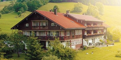 Mountainbike Urlaub - Hotel-Schwerpunkt: Mountainbike & Familie - Deutschland - Hotel Mühlenhof Oberstaufen im Allgäu von westen - Hotel Mühlenhof***