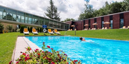 Mountainbike Urlaub - Parkplatz: gebührenpflichtig beim Hotel - Deutschland - Saisonaler Außen-Pool - AHORN Waldhotel Altenberg