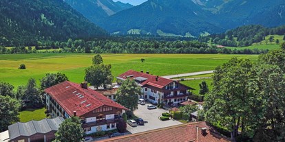 Mountainbike Urlaub - Hallenbad - Deutschland - Der Alpenhof von oben (2) - Hotel Der Alpenhof