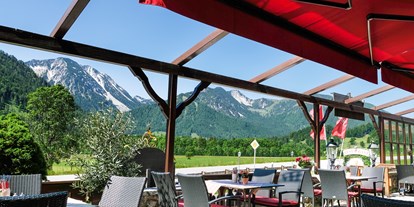 Mountainbike Urlaub - Reparaturservice - Deutschland - Die sonnige Panoramaterrasse des Restaurant Seeberg im Alpenhof - Hotel Der Alpenhof