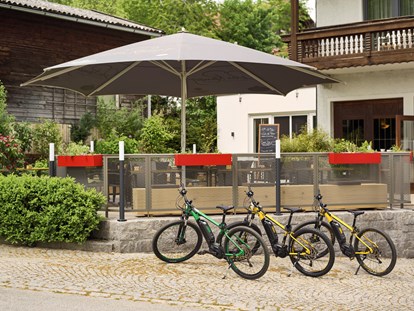 Mountainbike Urlaub - Ladestation Elektroauto - Deutschland - Leihen Sie sich vor Ort für Ihre Tour eins unserer Leih-E-Bikes. - Das Reiners