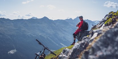 Mountainbike Urlaub - Graubünden - Pause und Aussicht geniessen - Hotel Strela