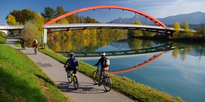 Mountainbike Urlaub - Tröpolach - Alpe Adria und Drauradweg geht direkt beim Hotel vorbei, die auch ein guter Startpunkt für die Touren sind. Erlebnis in der Stadt, aber dann zum Biken in die Berge, das ist in der Region Villach mit den Nachbarländern Slowenien und Italien möglich.  - Hotel Mosser