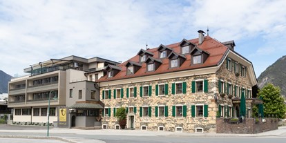 Mountainbike Urlaub - Pools: Infinity Pool - Tirol - Außenansicht Gasthof Hotel Post - Gasthof-Hotel Post