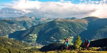 Mountainbike Urlaub - Pools: Außenpool beheizt - Kärnten - Mountainbiken in Bad Kleinkirchheim - ein Erlebnis für Anfänger bis Profis - Genusshotel Almrausch
