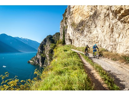 Mountainbike Urlaub - organisierter Transport zu Touren - Trentino-Südtirol - Ponale - MTB Tour - Hotel Santoni Freelosophy