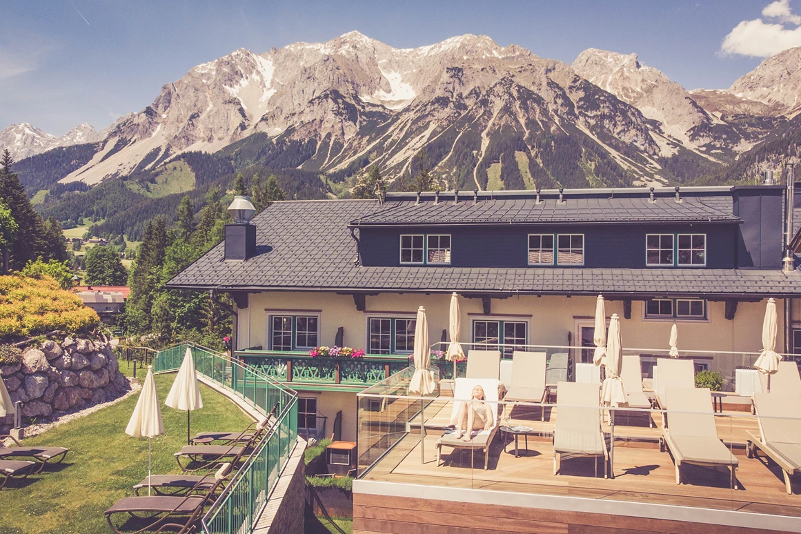 Mountainbikehotel: Als feines, kleines Wellnesshotel in der Schladming Dachstein Region, wollen wir unseren Gäste vor allem eines bieten: unendlichen Spa-Genuss in allen Belangen!.
 
    Neue, großzügige Ruheraum „Himmelreich“ mit herrlich bequemen Day Beds 
    Sky-Sonnenterrasse
    Panoramabrücke mit direkten Zugang zum Infinity Pool
Mit dieser Erweiterung unseres Wellnessangebotes ist es Ihnen  möglich direkt von ihren Zimmer im Haupthaus  zum Infinity Pool, den Ruheraum Himmelreich und über den Panoramalift direkt in den Wellnessbereich zu gelangen.
 - Hotel Annelies