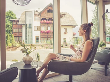 Mountainbikehotel: Gaumenfreuden - Luxus neu definiert
„Total lokal“ lautet das Motto in unserer Küche. Heimische Landwirtschaft sowie das enge Vertrauensverhältnis zu unseren Lieferanten und Partnern spielen für unser familiengeführtes Berghotel eine entscheidende Rolle. - Hotel Annelies