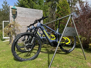 Mountainbikehotel: E - Bike Verleih mit Carbon Fullys 
Tagespreis € 59,--  - Hotel Annelies
