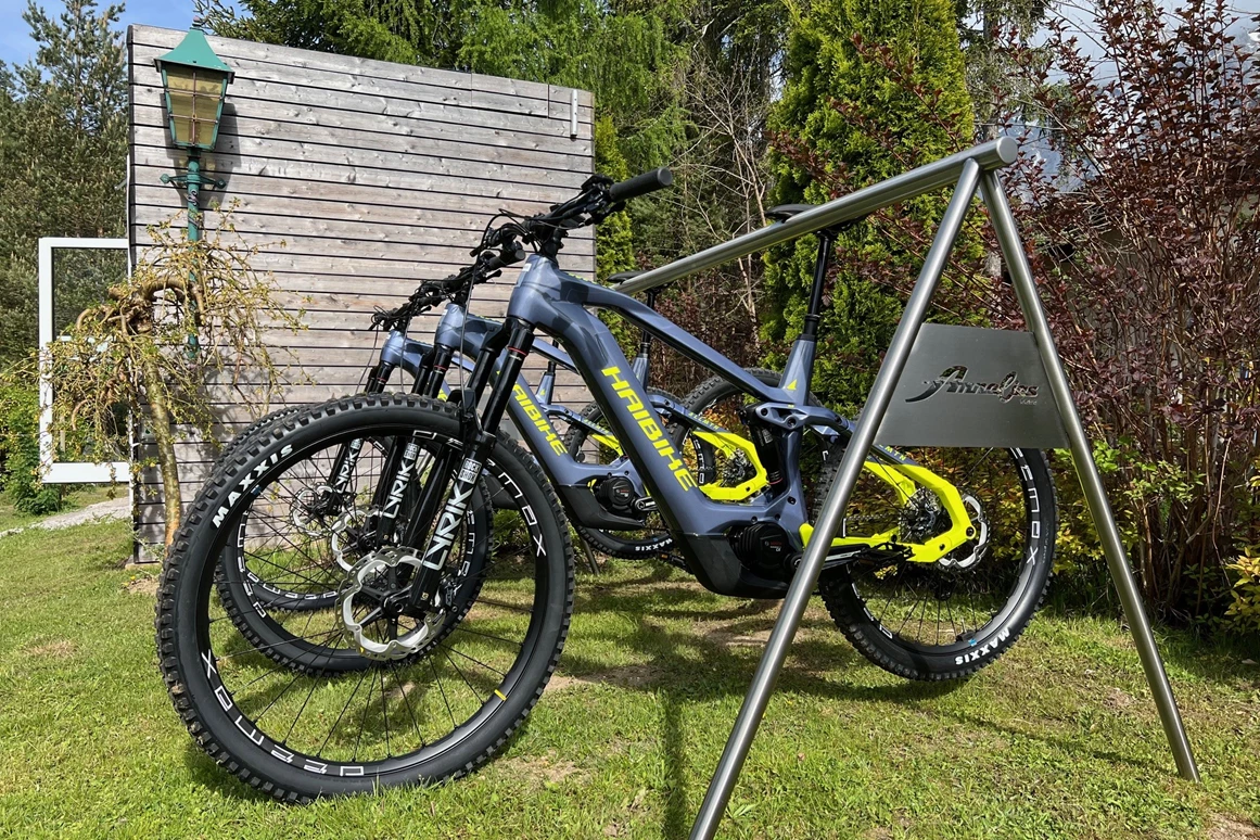 Mountainbikehotel: E - Bike Verleih mit Carbon Fullys 
Tagespreis € 59,--  - Hotel Annelies