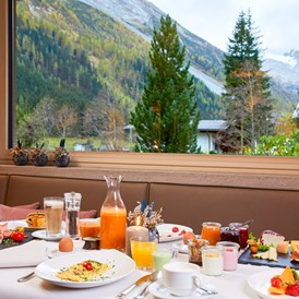 Mountainbikehotel: Frühstück mit Ausblick Adler Inn - ADLER INN Tyrol Mountain Resort SUPERIOR