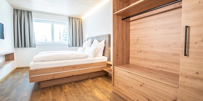 Mountainbike Urlaub - Serfaus - Große Schlafzimmer in den 2-Raum Chalets / Appartements - Alpengasthof Hörnlepass ***