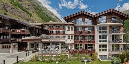 Mountainbike Urlaub - Garten - Zermatt - Aussenansicht Sommer  - SchlossHotel Zermatt