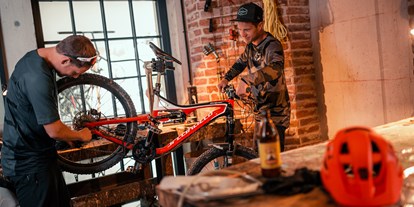 Mountainbike Urlaub - Bikeverleih beim Hotel: Mountainbikes - Kleinarl - Die Bikewerkstatt als Kommunikationmittelpunkt. - Sendlhofer's