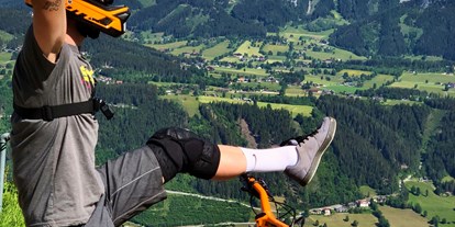 Mountainbike Urlaub - Reparaturservice - Steiermark - Planai Bike Park Bikepark Schladming 2.0
Der Action-Spaß für jedermann. | © Roland Haschka

Mit der 10er Seilbahn Planai geht es für Biker und ihre Sportgeräte schnell und komfortabel auf die Schladminger Planai und zu den Einstiegen der Trails.

Ein abwechslungsreiches Streckenangebot lässt im Bikepark Schladming keine Wünsche offen. Die Trails wie die Flowline, der Uphill Flow Trail und die Jumpline begeistern sowohl Einsteiger als auch Profi-Downhiller. Eine Vielzahl an Downhill-Strecken garantieren maximalen Bikespaß für alle Profis.

NEU ab dem Sommer 2021: Nach Umbauarbeiten geht es über den Fairy Trail
ab der Mittelstation wie auf der Flowline mit einer einfachen Streckenführung talwärts. Der letzte Abschnitt bis zum Planai Stadion führt entweder über die Downtown Line oder die Landesstraße. - Hotel Annelies