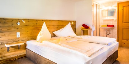 Mountainbike Urlaub - Preisniveau: günstig - Salzburg - Zimmer mit Badezimmer im Chalet Bascht - Chalets Marolden
