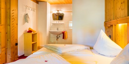 Mountainbike Urlaub - Hotel-Schwerpunkt: Mountainbike & Wandern - Zimmer mit Badezimmer im Chalet Bascht - Chalets Marolden