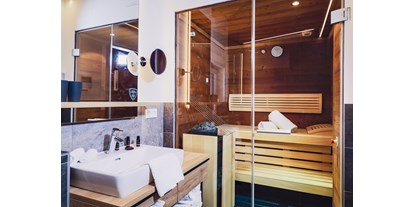 Mountainbike Urlaub - Hotel-Schwerpunkt: Mountainbike & Kulinarik - Going am Wilden Kaiser - Bathroom with Sauna - Stockinggut by AvenidA | Hotel & Residences