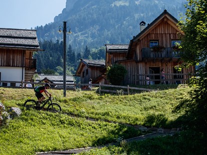 Mountainbike Urlaub - Biketransport: öffentliche Verkehrsmittel - Bad Aussee - AlpenParks Hagan Lodge Altaussee