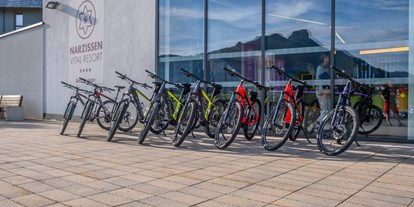Mountainbike Urlaub - Biketransport: öffentliche Verkehrsmittel - Bad Aussee - Radverleih im Narzissen Vital Resort  - Narzissen Vital Resort
