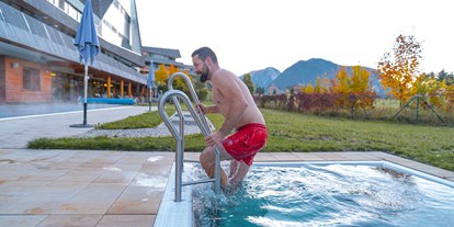 Mountainbike Urlaub - Hotel-Schwerpunkt: Mountainbike & Schwimmen - Radstadt - Kaltwasseraußenbecken Sauna - Narzissen Vital Resort