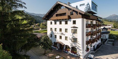Mountainbike Urlaub - Pools: Außenpool beheizt - Salzburg - Hotel Außenansicht - LEBE FREI Hotel Der Löwe ****S