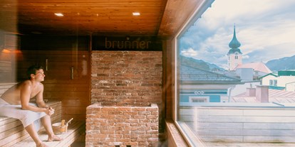 Mountainbike Urlaub - Sauna - Schladming - Sauna mit Ausblick im Stadthotel brunner - Stadthotel Brunner