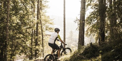 Mountainbike Urlaub - Parkplatz: kostenlos beim Hotel - St.Kassian - Excelsior Dolomites Life Resort